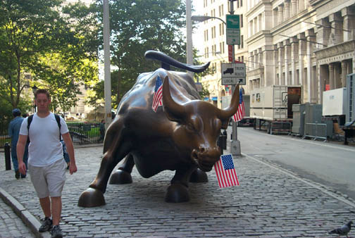 05 The famous bull statue at Bowling Green